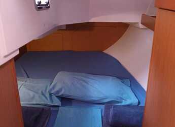 Rent a sailboat in Marina di Portorosa - Sun Odyssey 319 - 2 cab.