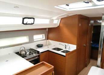 Rent a sailboat in Marina di Portorosa - Sun Odyssey 440 - 4 cab.