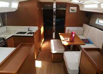 Rent a sailboat in Marina di Portorosa - Sun Odyssey 440 - 4 cab.