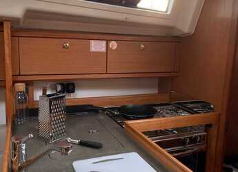 Rent a sailboat in Marina Imbat - Bavaria 34 Cruiser