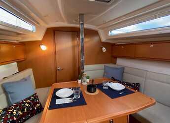Rent a sailboat in Marina Imbat - Bavaria 34 Cruiser