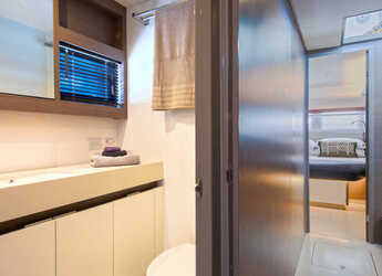 Rent a power catamaran in Wickhams Cay II Marina - Moorings 534 PC/8+1 (Club)