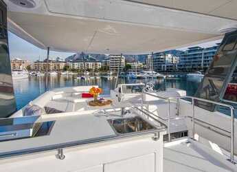 Rent a power catamaran in Wickhams Cay II Marina - Moorings 433 PC (Club)