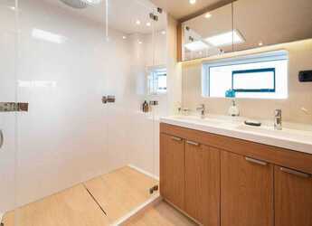 Alquilar catamarán en Marina Kastela - Bali 5.8