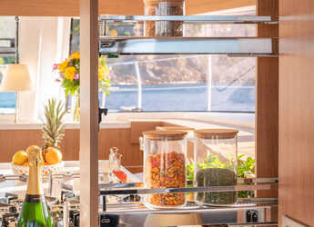 Alquilar catamarán en Marina Kastela - Bali 5.8