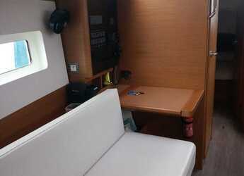 Noleggiare sailboat in Marina di Procida - Sun Odyssey 380 - 3 cab.