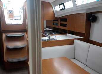 Noleggiare sailboat in Marina di Procida - Sun Odyssey 380 - 3 cab.