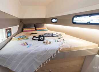Rent a catamaran in Lavrion Marina - Bali 4.0 - 4 + 2 cab.