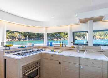 Rent a catamaran in Fort Burt Marina - Lagoon 43 (Owners Version)