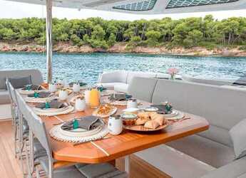 Alquilar catamarán en Alimos Marina - Fountaine Pajot Thira 80