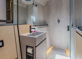 Alquilar catamarán en Cala dei Sardi - McConaghy Boats