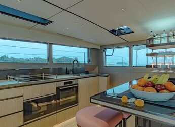 Alquilar catamarán en Cala dei Sardi - McConaghy Boats