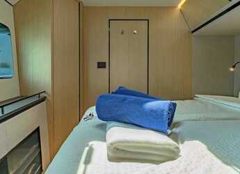 Alquilar catamarán en Cala dei Sardi - McConaghy Boats