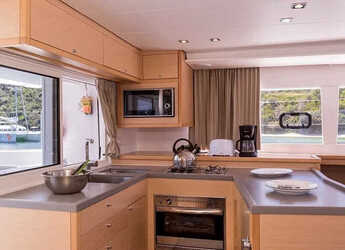 Chartern Sie katamaran in Perigiali Quay - Lagoon 450 Fly