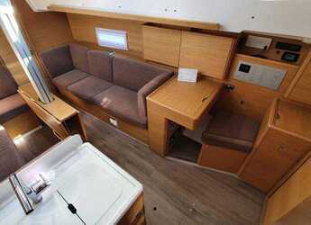 Chartern Sie segelboot in Punat - Elan E4 - 2 cab.