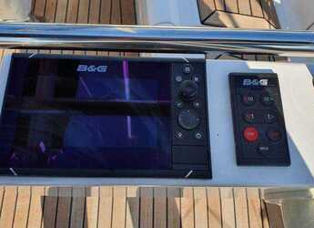 Chartern Sie segelboot in Punat - Elan E4 - 2 cab.