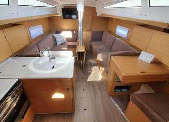 Chartern Sie segelboot in Punat - Elan E4 - 2 cab.