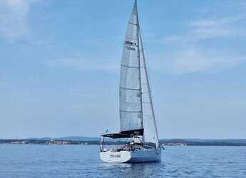 Chartern Sie segelboot in Punat - Elan E4 - 2 cab.