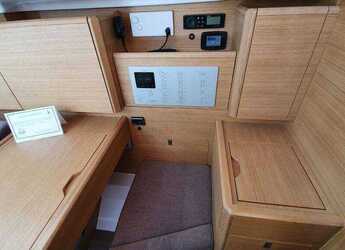 Chartern Sie segelboot in Punat - Elan E4 - 2 cab.