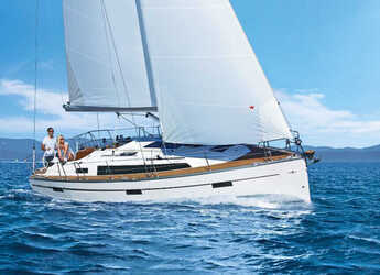 Rent a sailboat in Punta Ala - Bavaria Cruiser 37