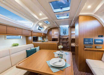 Rent a sailboat in Punta Ala - Bavaria Cruiser 37