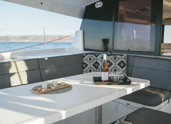 Chartern Sie katamaran in Lavrion Marina - Fountaine Pajot 47 SAONA LUX (GEN,AC,WATERMAKER)