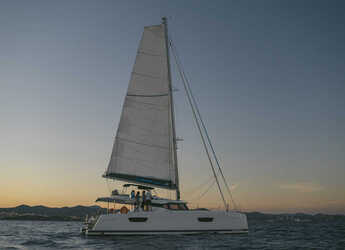 Chartern Sie katamaran in Lavrion Marina - Fountaine Pajot 47 SAONA LUX (GEN,AC,WATERMAKER)