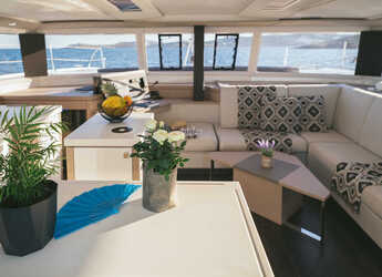 Chartern Sie katamaran in Lavrion Marina - Fountaine Pajot 47 SAONA LUX (GEN,AC,WATERMAKER)
