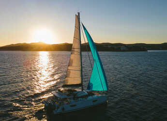 Chartern Sie katamaran in Lavrion Marina - Fountaine Pajot 47 SAONA LUX (GEN,AC,WATERMAKER)