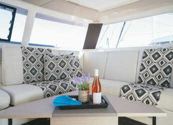 Chartern Sie katamaran in Lavrion Marina - Fountaine Pajot 47 SAONA LUX (GEN,AC,WATERMAKER)