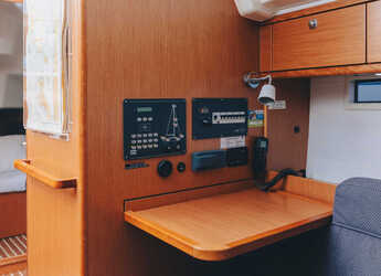 Chartern Sie segelboot in Punat - Bavaria Cruiser 37 - 3 cab.