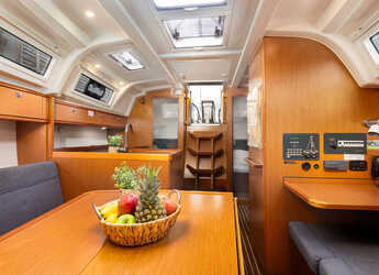 Chartern Sie segelboot in Punat - Bavaria Cruiser 37 - 3 cab.