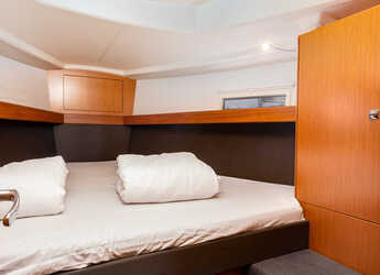 Chartern Sie segelboot in Punat - Bavaria Cruiser 37 - 3 cab.