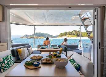 Louer catamaran à Cala dei Sardi - Lagoon 43