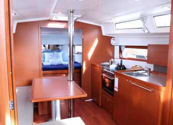 Chartern Sie segelboot in Port Purcell, Joma Marina - Oceanis 38.1 - 2 cab.