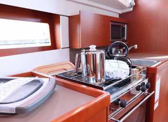 Chartern Sie segelboot in Port Purcell, Joma Marina - Oceanis 38.1 - 2 cab.