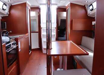 Chartern Sie segelboot in Port Purcell, Joma Marina - Oceanis 38.1 - 2 cab.