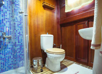 Rent a schooner in Poseidon Marina - Latife Sultan