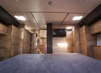 Alquilar velero en Marina d'Arechi - D&D Kufner 50