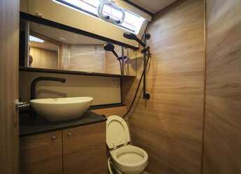 Alquilar velero en Marina d'Arechi - D&D Kufner 50