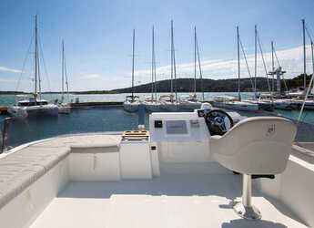Rent a power catamaran  in ACI Pomer - Fountaine Pajot MY 37