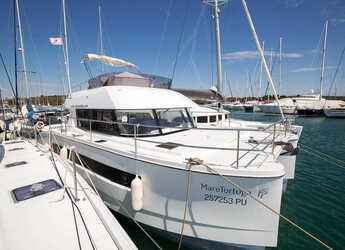 Rent a power catamaran  in ACI Pomer - Fountaine Pajot MY 37