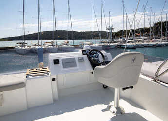 Rent a power catamaran  in ACI Pomer - Fountaine Pajot MY 37