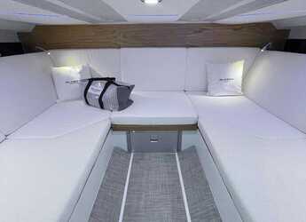 Louer bateau à moteur à Marina Baotić - De Antonio D36