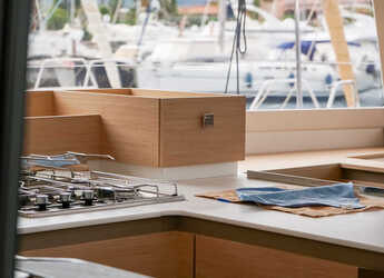 Alquilar catamarán en Marina di Portorosa - Astréa 42