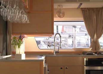 Rent a catamaran in Marina di Cagliari - Lagoon 52 F - 5 cab.