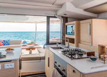 Alquilar catamarán en Alimos Marina - Fountaine Pajot 44  A/C & GEN & WM