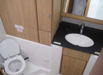 Rent a sailboat in Marina di Portorosa - Bavaria Cruiser 51