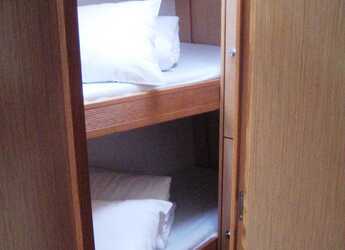 Rent a sailboat in Marina di Portorosa - Bavaria Cruiser 51