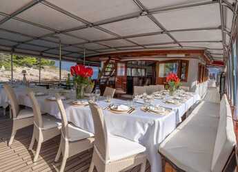 Chartern Sie motorboot in Matejuska port - Barbara